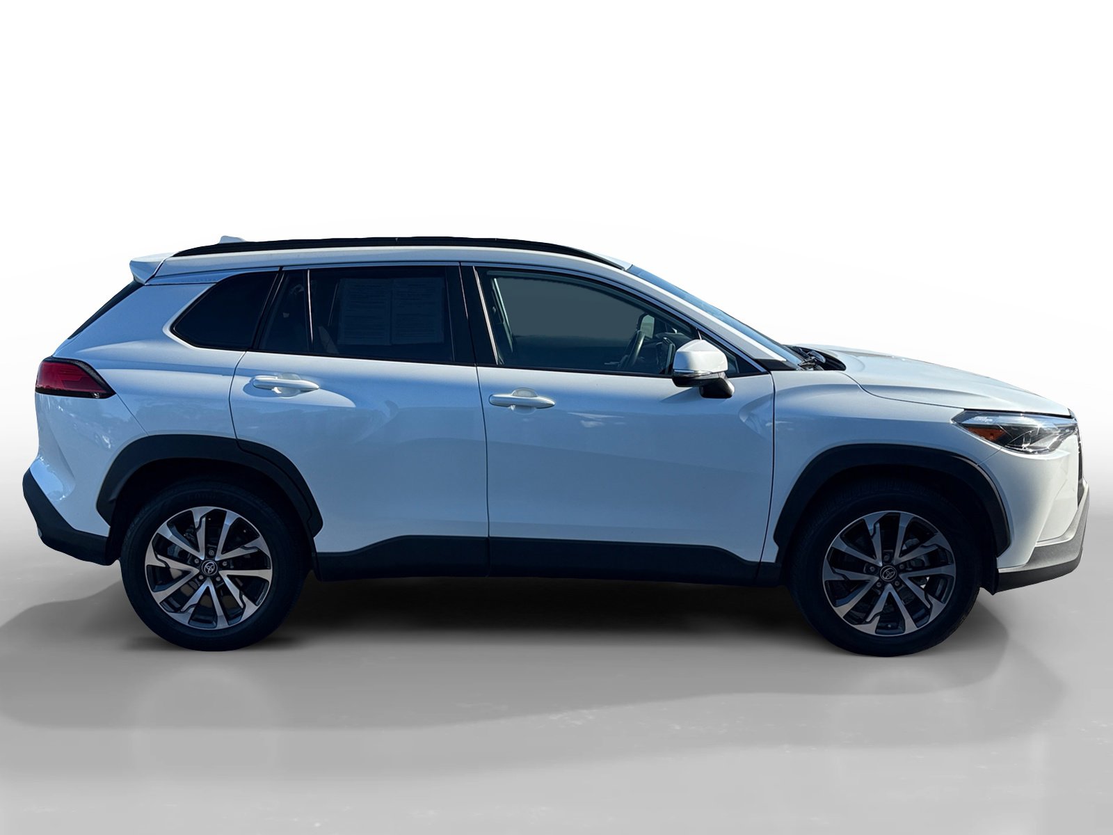 2022 Toyota Corolla Cross XLE photo 6