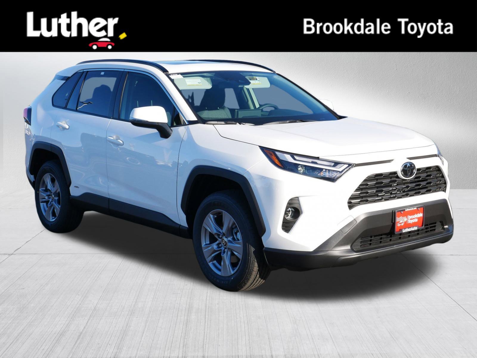 2025 Toyota RAV4 XLE's photo