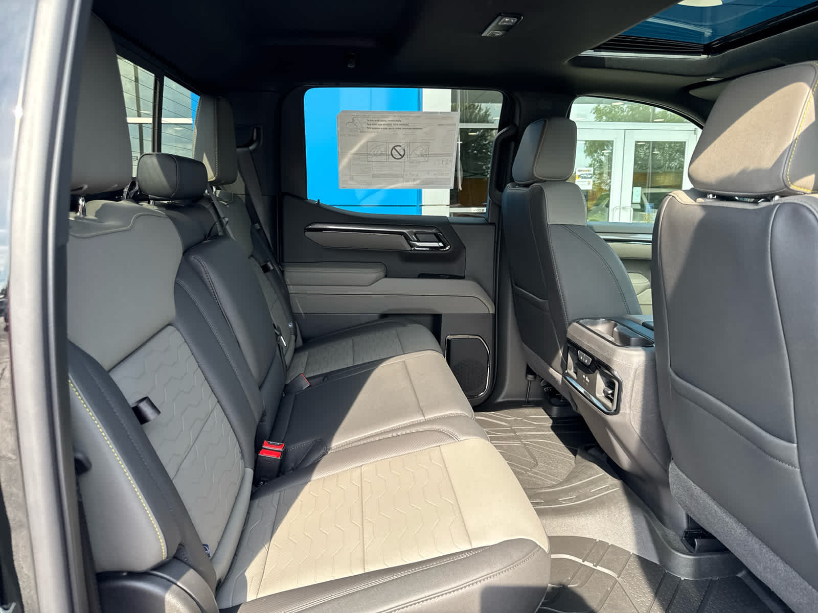 2025 Chevrolet Silverado 1500 ZR2 photo 5