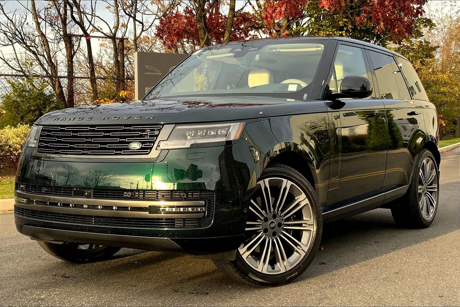2025 Land Rover Range Rover SE's photo