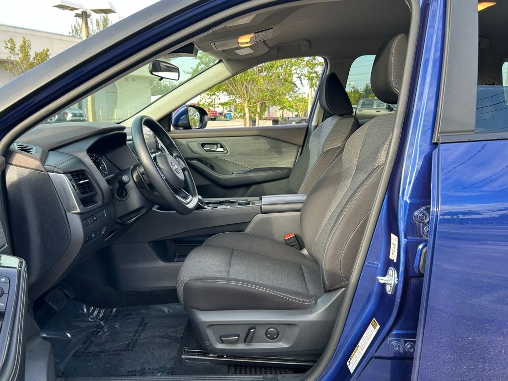2023 Nissan Rogue SV photo 9