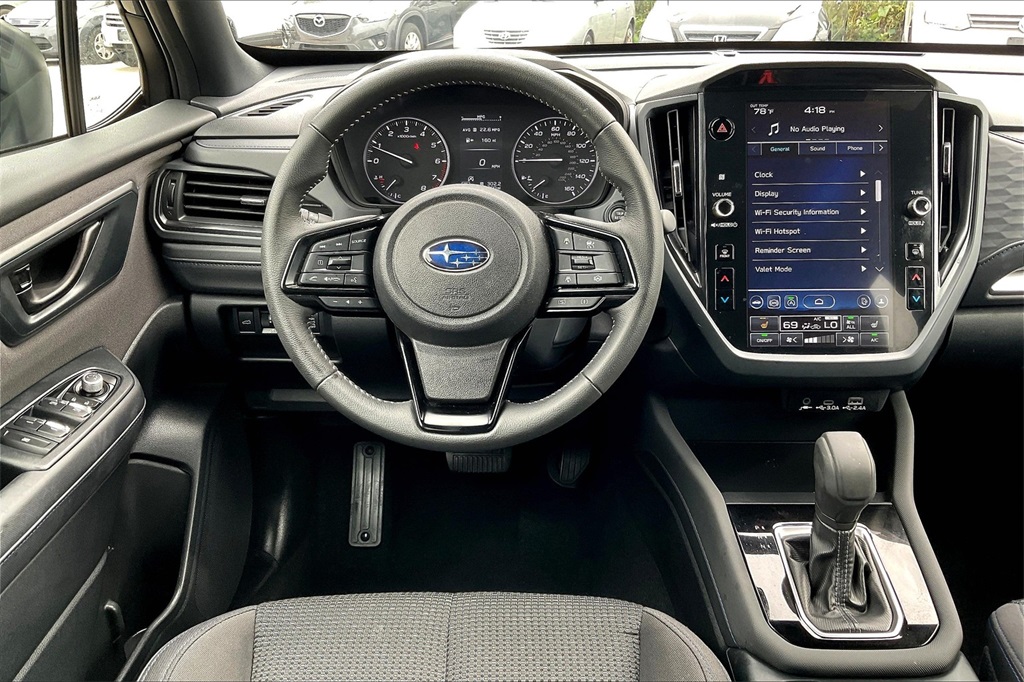 2025 Subaru Forester Premium photo 3