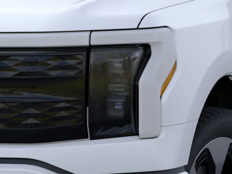 2025 Ford F-150 Lightning Platinum photo 18