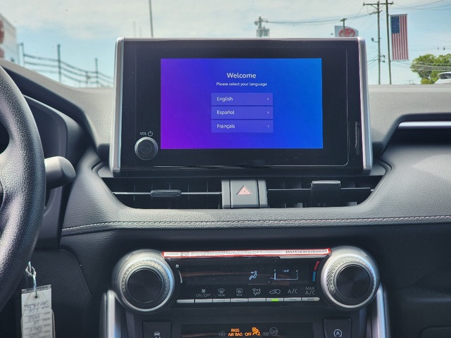 2025 Toyota RAV4 LE photo 8