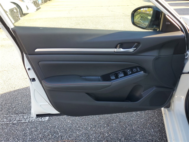2025 Nissan Altima 2.5 SR photo 4