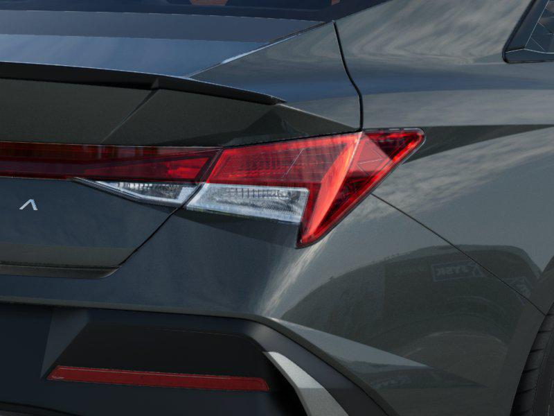 2025 Hyundai Elantra SEL Sport photo 9
