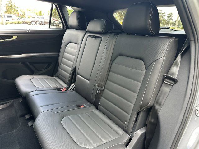 2025 Volkswagen Atlas Cross Sport SEL R-Line photo 14