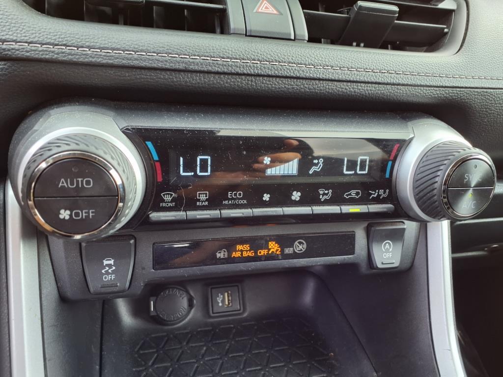 2024 Toyota RAV4 XLE photo 14