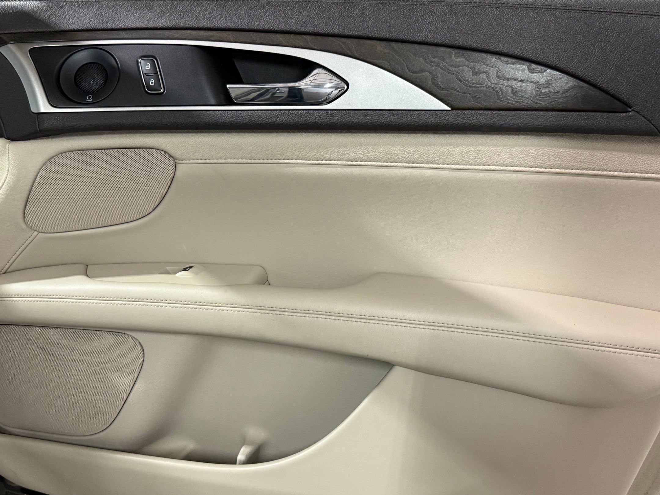 2020 Lincoln MKZ Hybrid Reserve photo 34