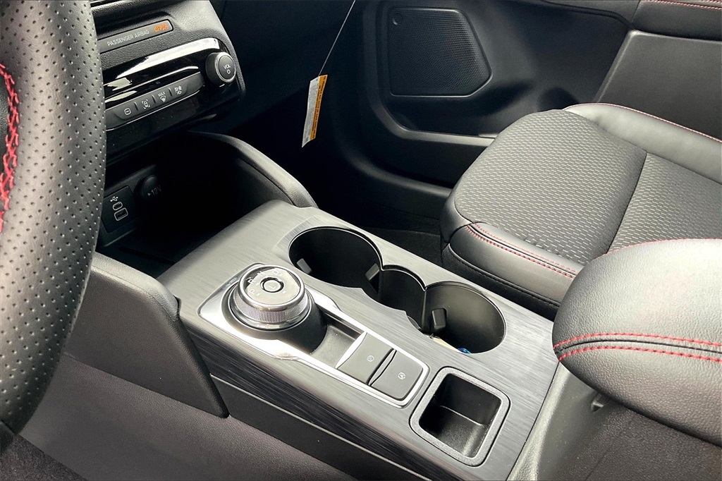 2025 Ford Escape Hybrid ST-Line Select photo 13