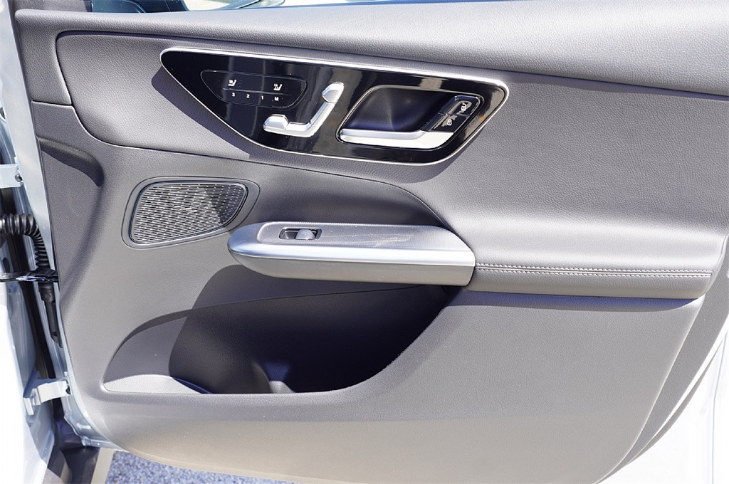 2026 Mercedes Benz GLC 300 photo 10