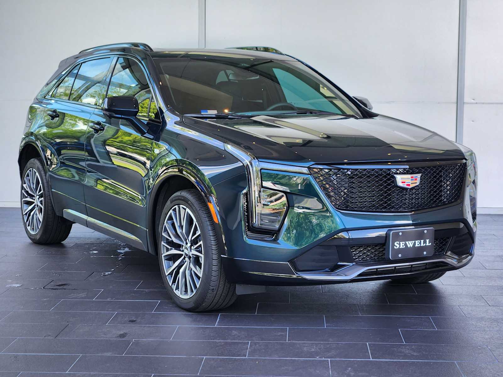 2025 Cadillac XT4 Sport photo 2