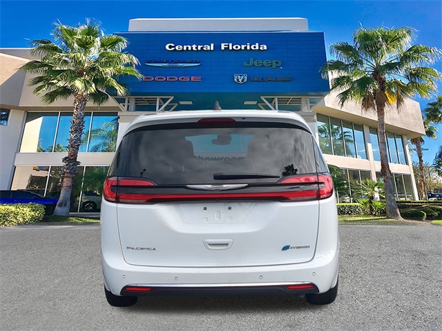 2023 Chrysler Pacifica Hybrid Touring L photo 4