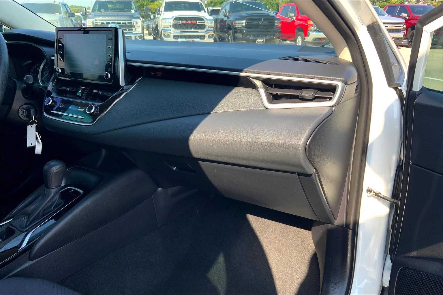 2020 Toyota Corolla LE photo 17