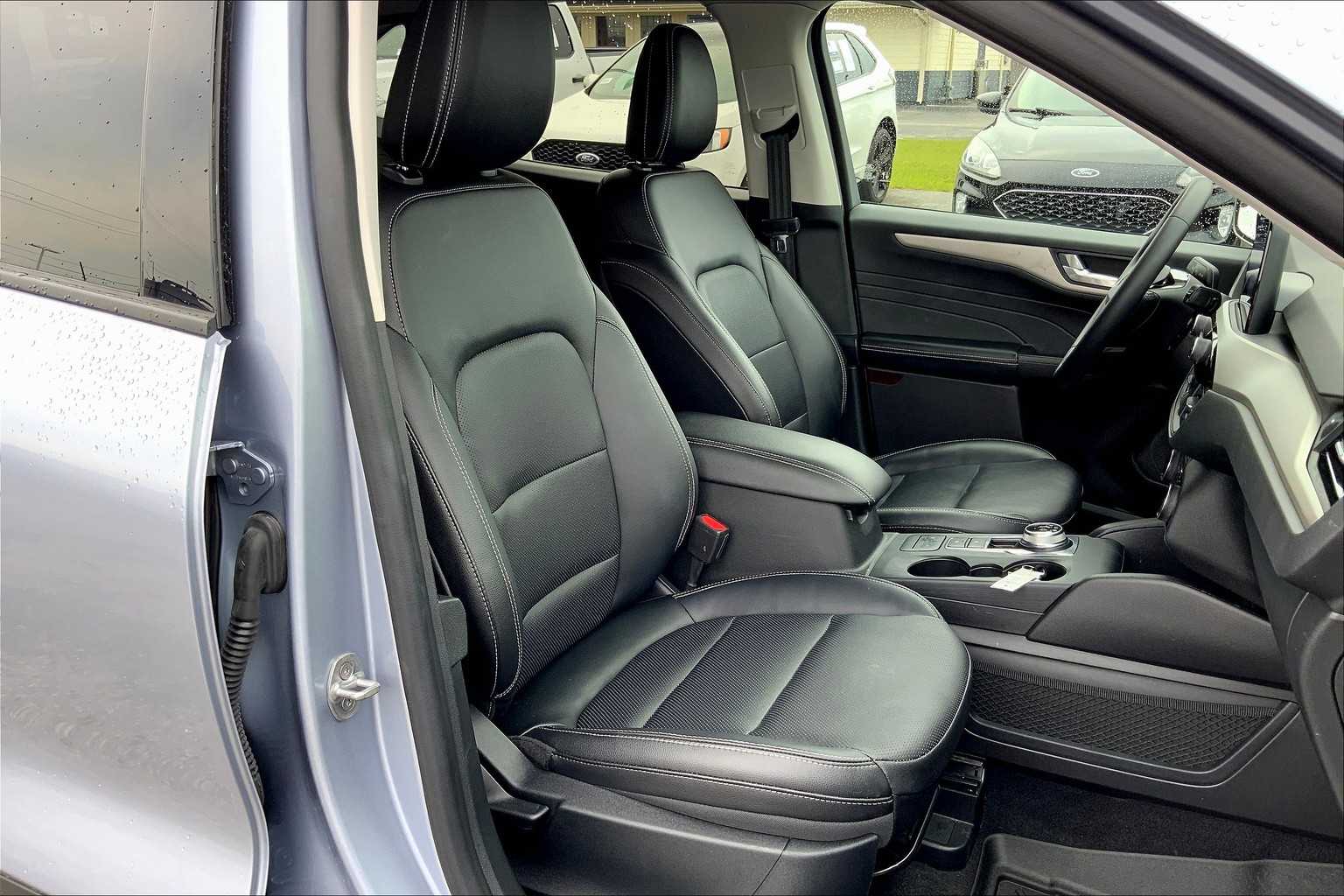 2022 Ford Escape SEL photo 8