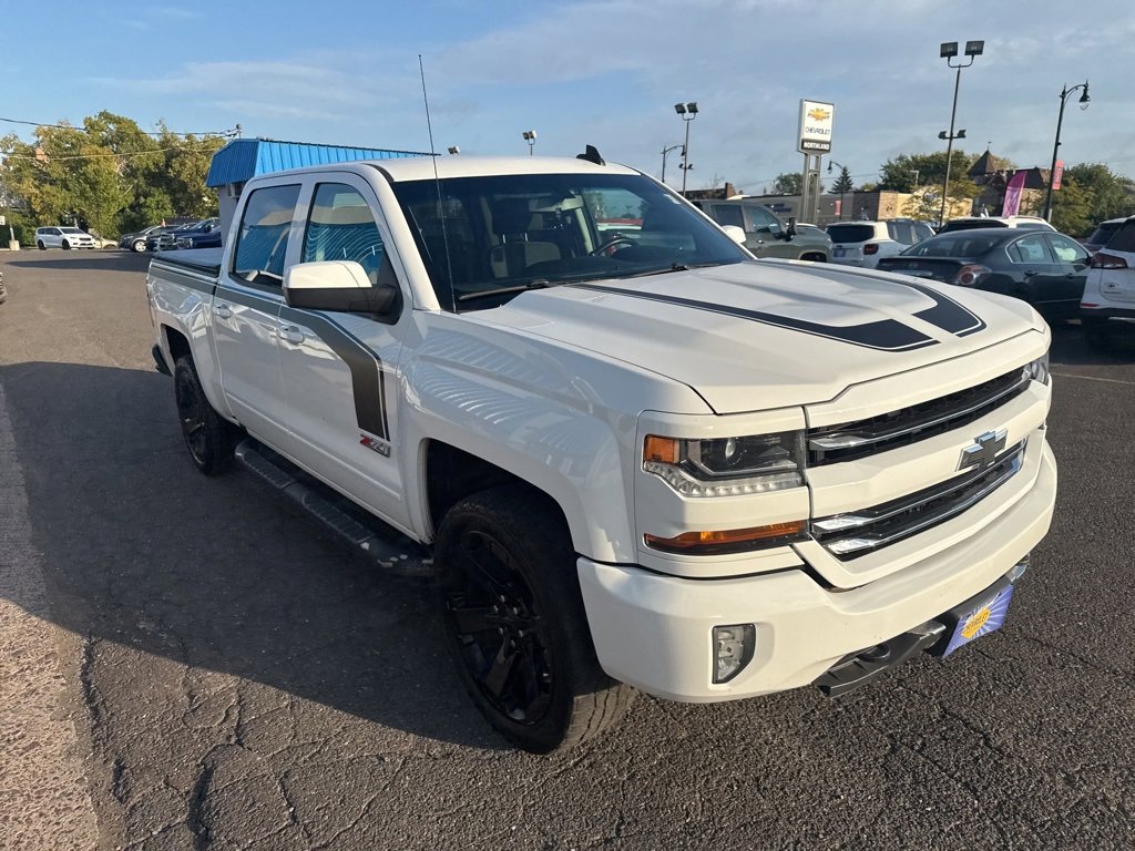 2017 Chevrolet Silverado 1500 LT photo 4