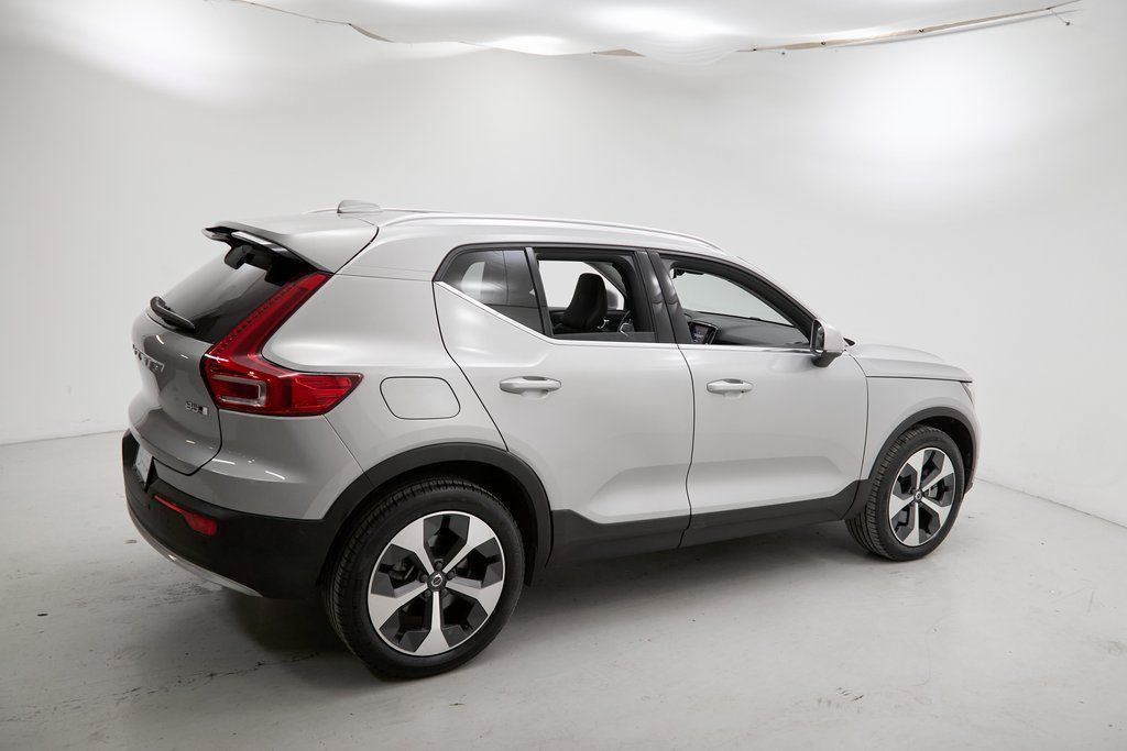 2023 VOLVO XC40 - Image 8