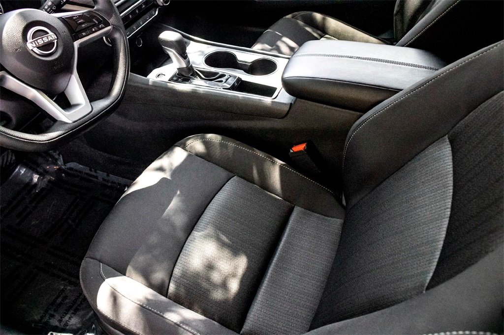 2025 Nissan Altima 2.5 SV photo 14