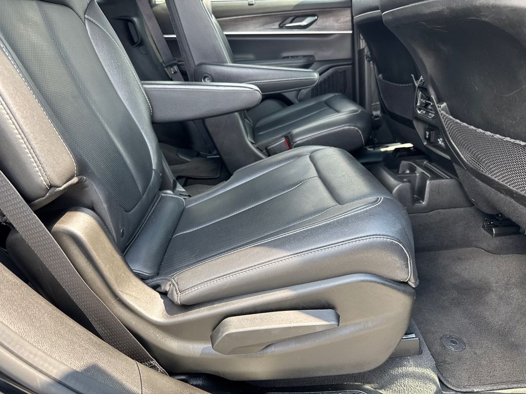 2024 Jeep Grand Cherokee Limited photo 9