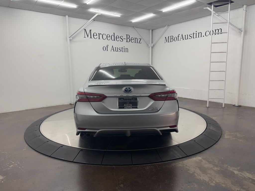 2022 Toyota Camry Hybrid XSE photo 2