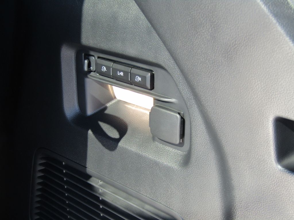 2025 Ford Explorer ST photo 35