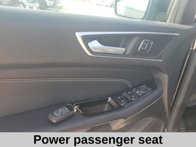2015 Ford Edge Titanium photo 9
