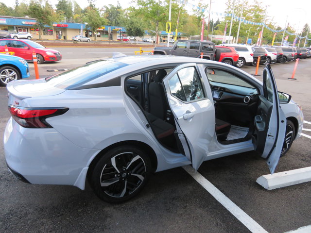 2024 Nissan Versa SR photo 9