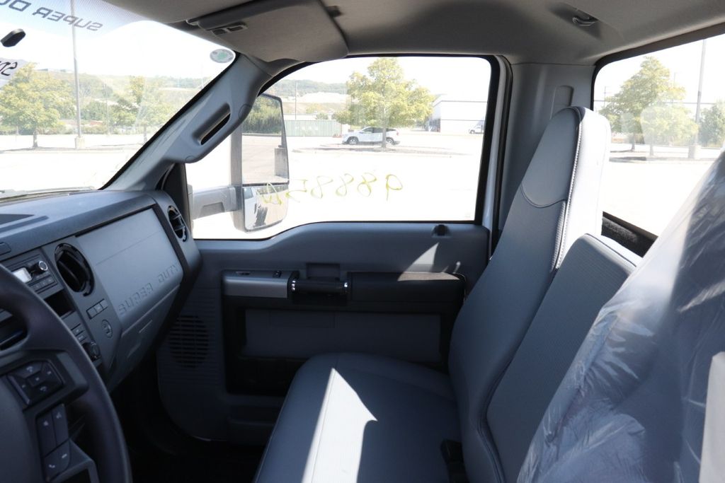 2025 Ford F-750 SuperCab photo 9