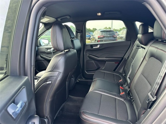 2025 Ford Escape ST-Line photo 4