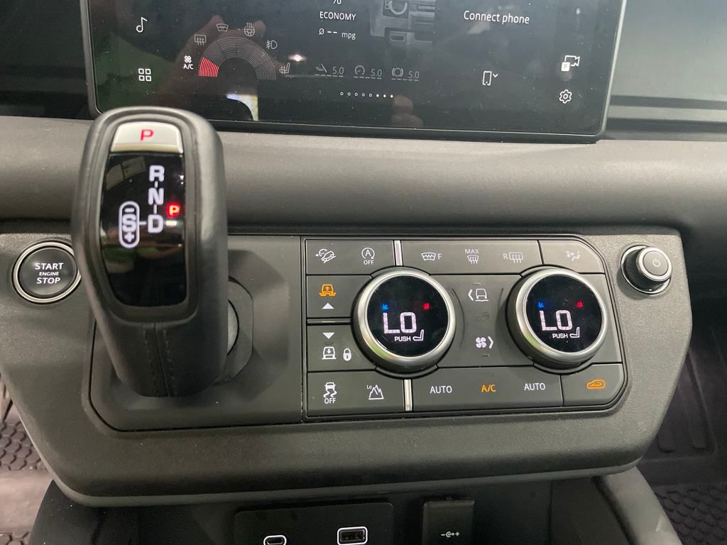 2024 Land Rover Defender 90 X-Dynamic SE photo 18