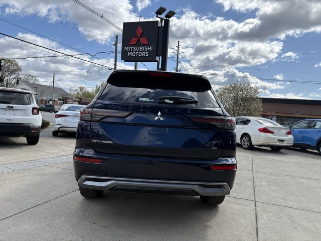 2025 Mitsubishi Outlander SE photo 6