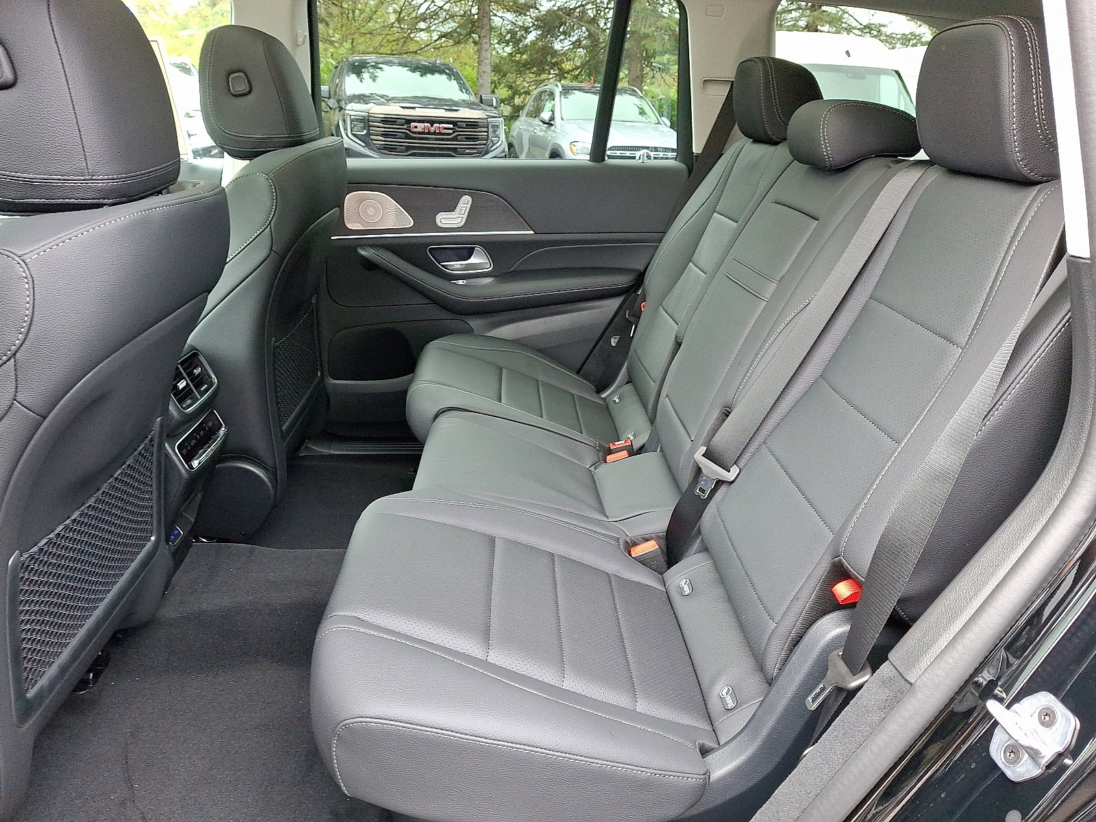 2026 Mercedes Benz GLS 450 4MATIC photo 8
