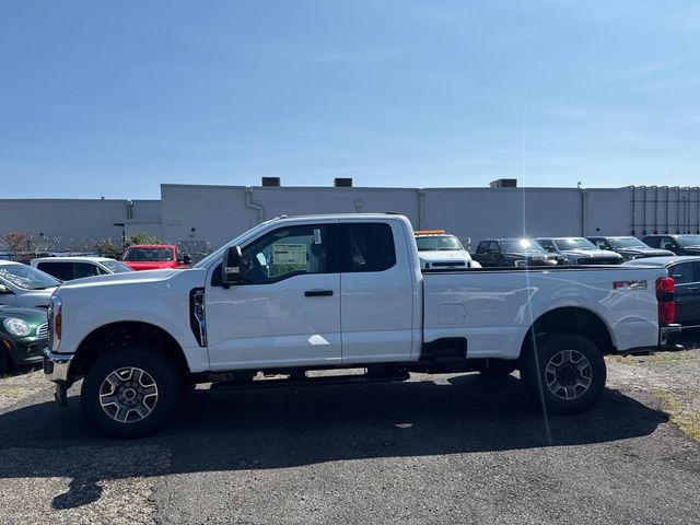 2025 Ford F-350 XLT photo 2