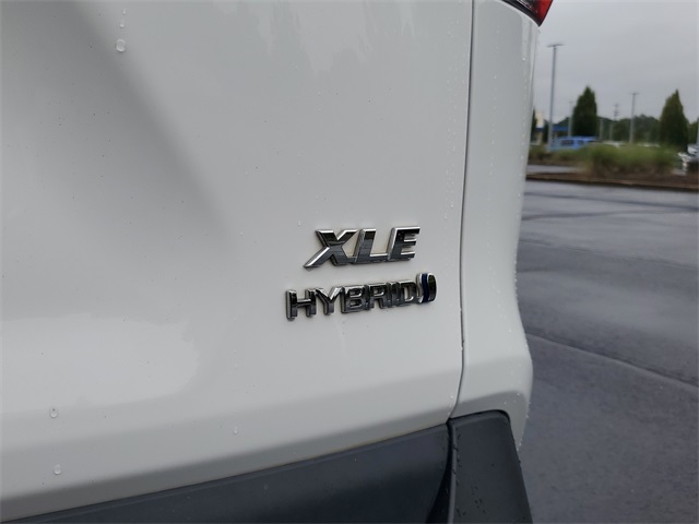 2020 Toyota RAV4 Hybrid XLE photo 8