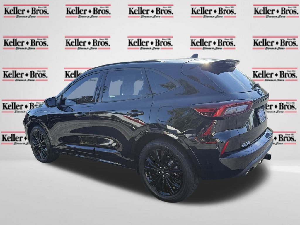 2023 Ford Escape ST-Line Elite photo 2
