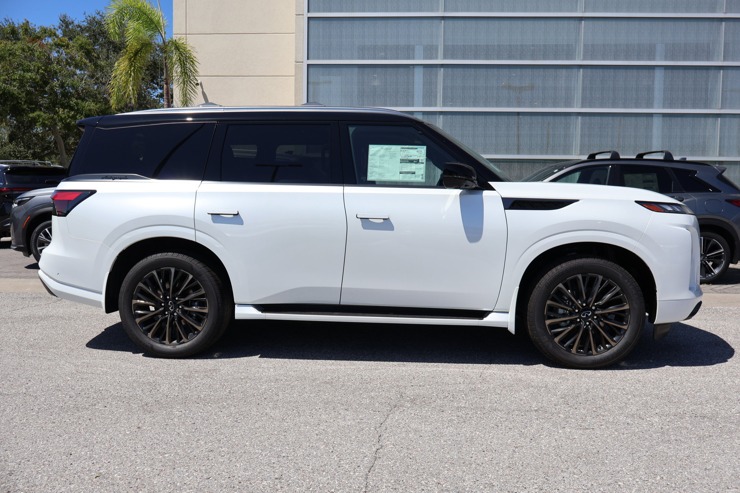 2026 Infiniti QX80 photo 8