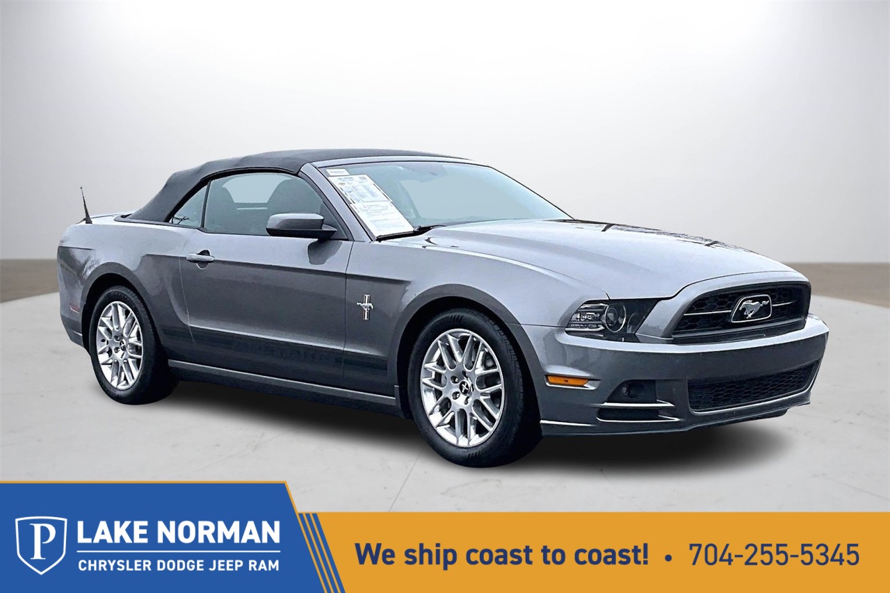 2014 Ford Mustang V6 Premium's photo