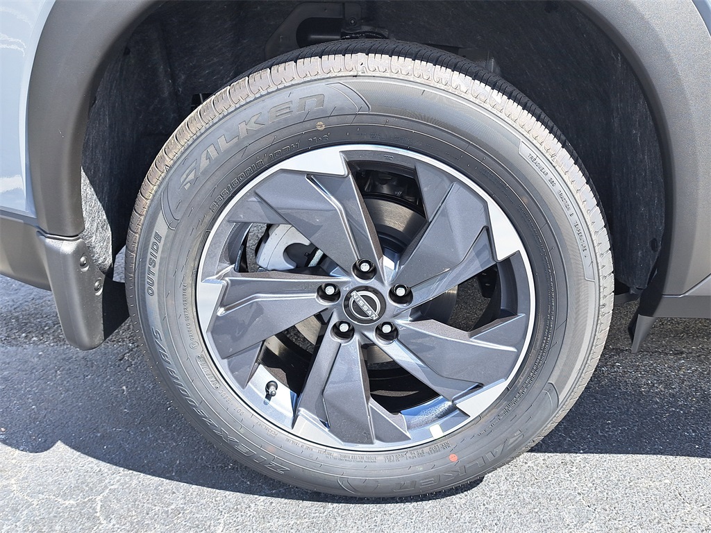 2026 Nissan Rogue SV photo 8