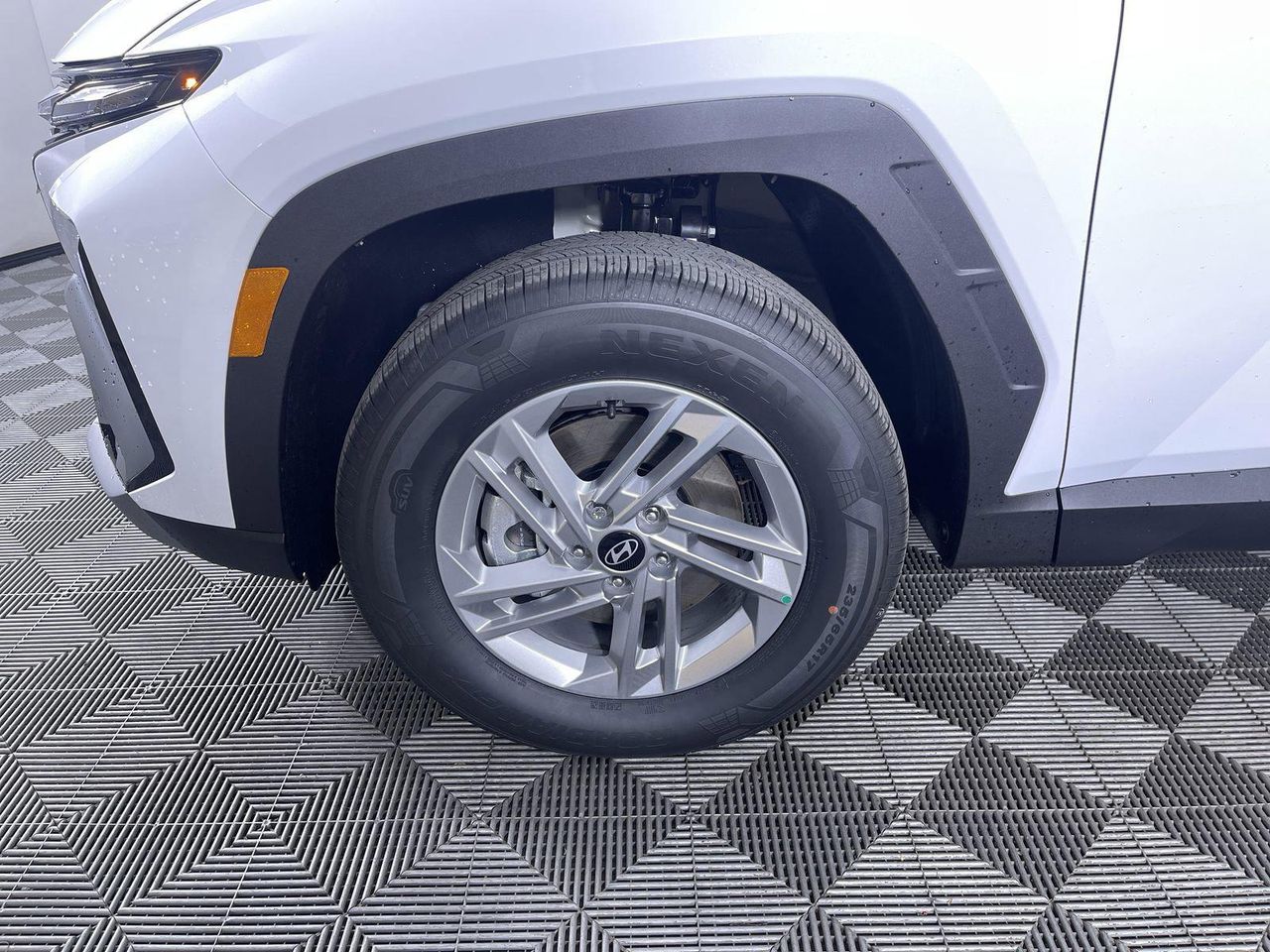 2025 Hyundai Tucson SE photo 9