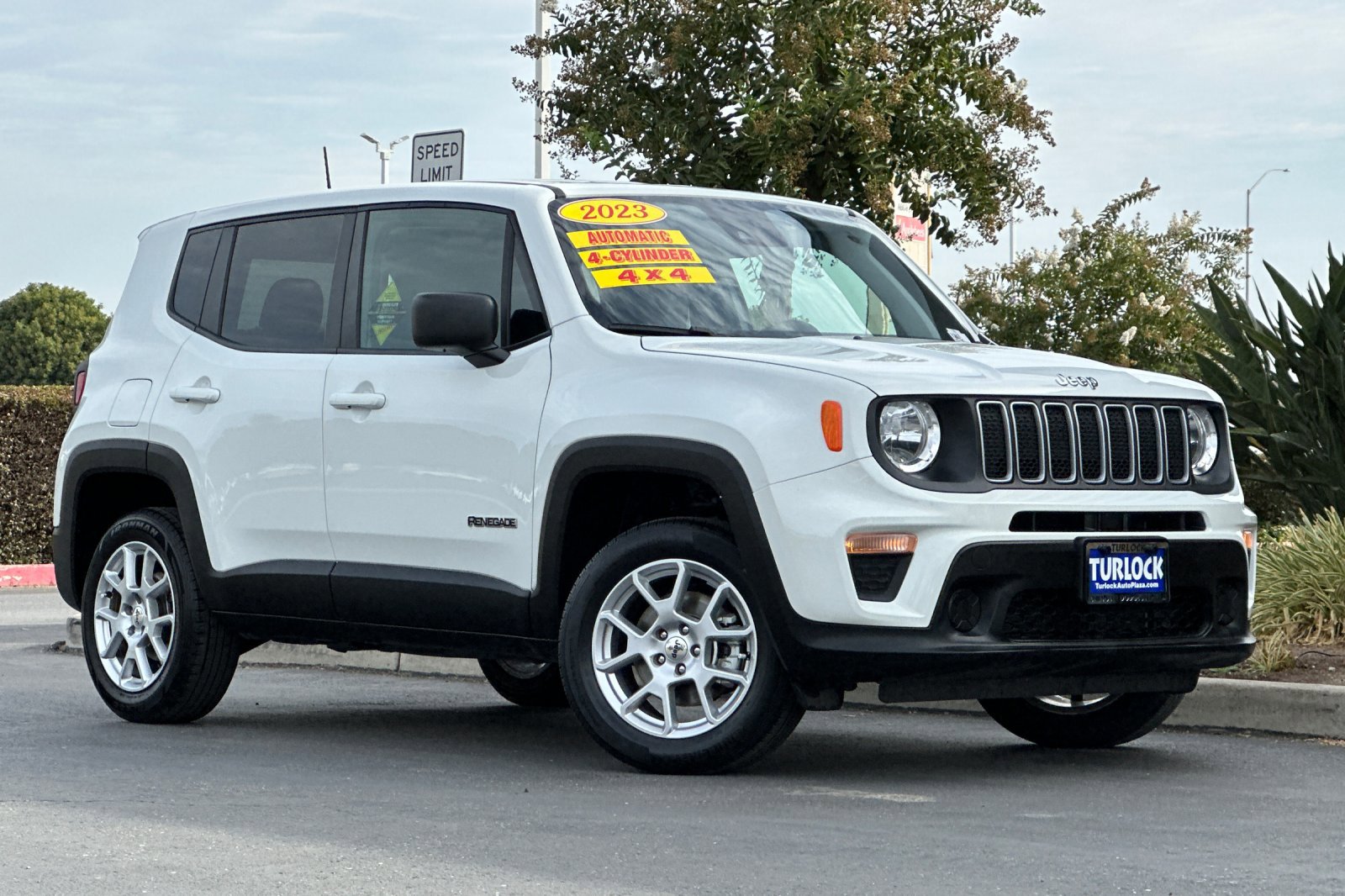 2023 Jeep Renegade Latitude Upland photo 2