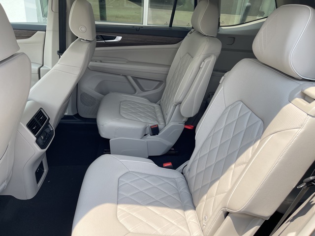 2025 Volkswagen Atlas SEL Premium R-Line photo 11