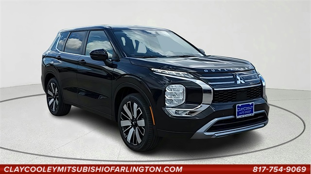 2025 Mitsubishi Outlander SE's photo