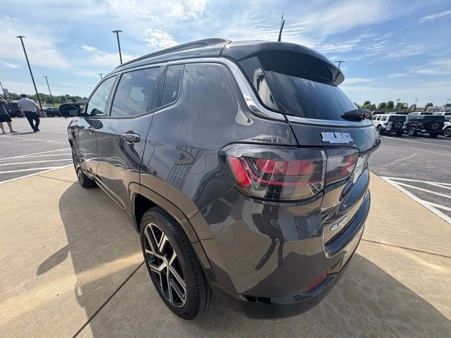 2024 Jeep Compass Limited photo 3