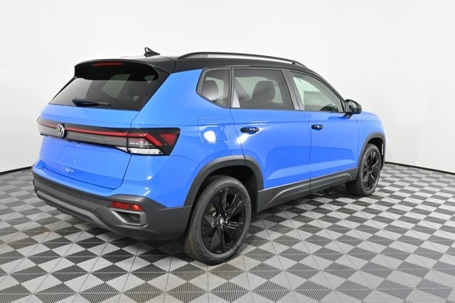 2025 Volkswagen Taos SE photo 4