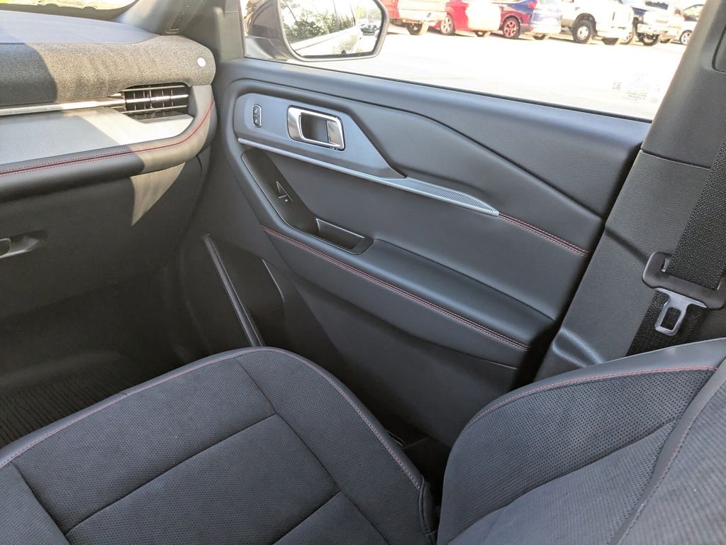 2025 Ford Explorer ST photo 20