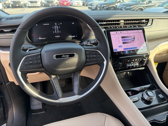 2025 Jeep Grand Cherokee Limited photo 12