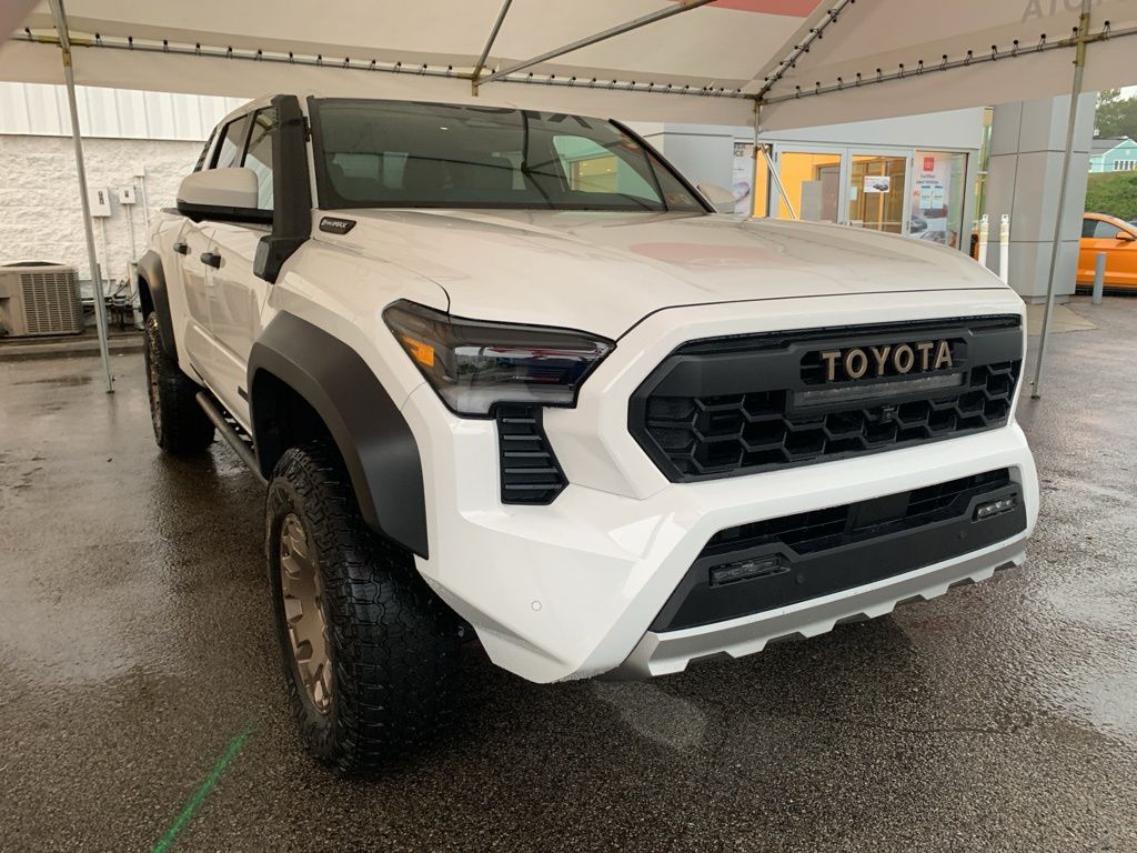 2025 Toyota Tacoma Trailhunter's photo