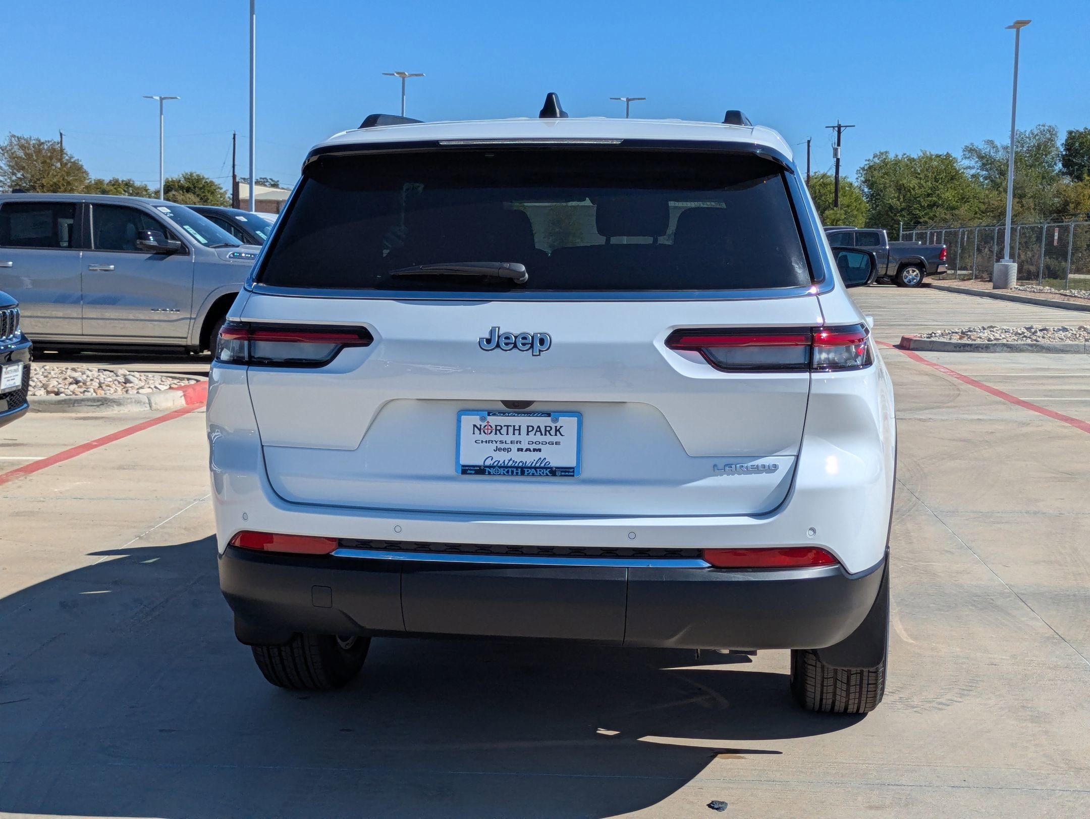 2025 Jeep Grand Cherokee Laredo X photo 2