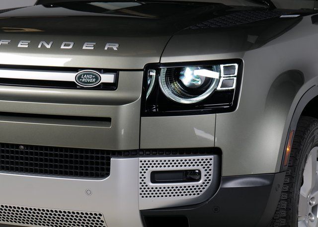 2024 Land Rover Defender 90 S photo 24