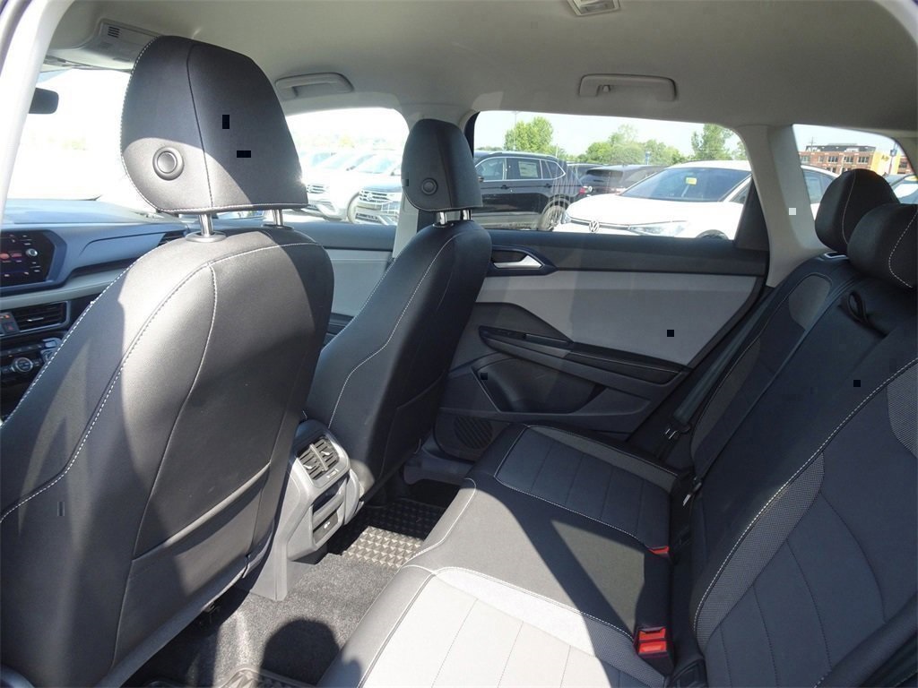 2024 Volkswagen Taos SE photo 12